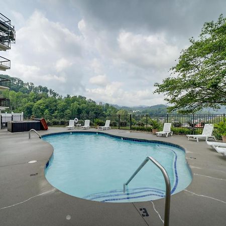 Stylish Gatlinburg Condo With Pool Walk Downtown! Екстериор снимка
