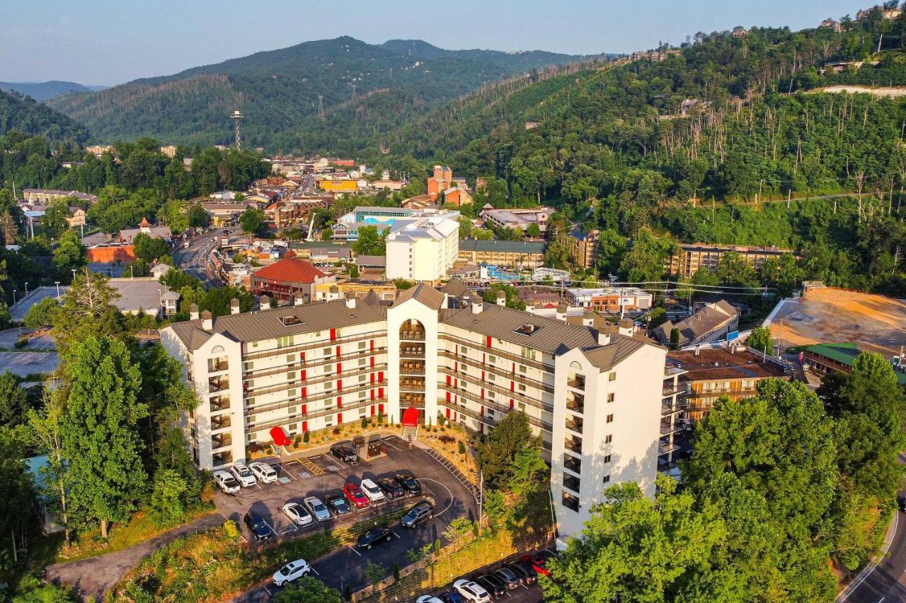 Stylish Gatlinburg Condo With Pool Walk Downtown! Екстериор снимка