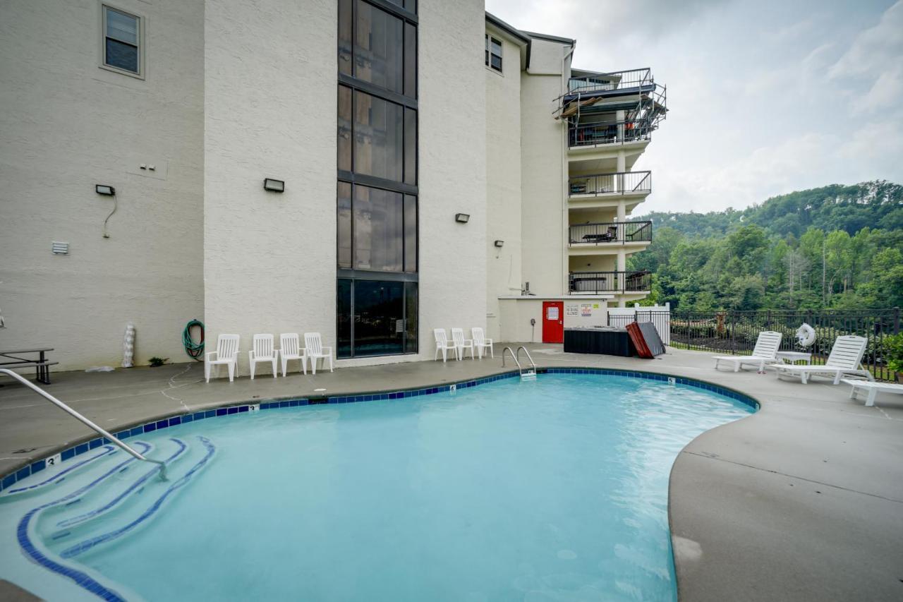 Stylish Gatlinburg Condo With Pool Walk Downtown! Екстериор снимка